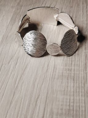 Textured Silver Disc Stretch Bracelet - Women's Jewelry